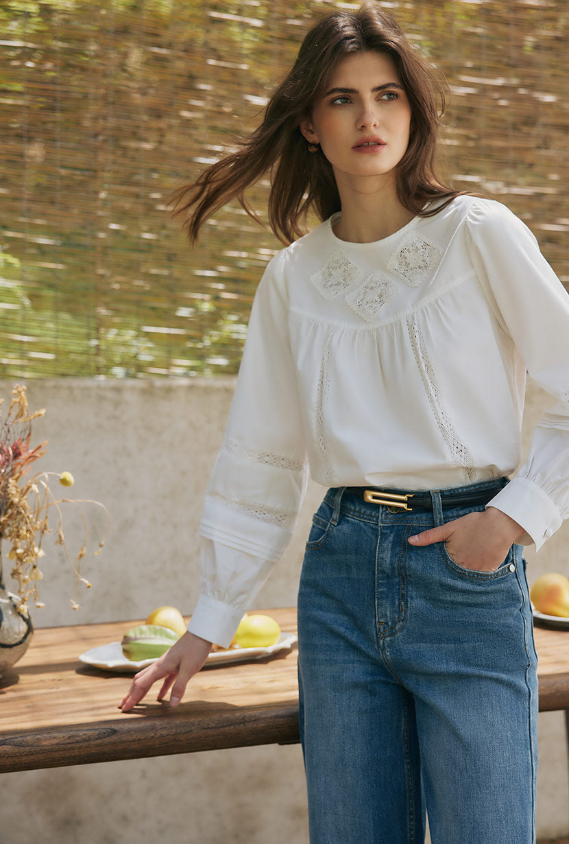 Petite Studio's Cyrillar Black and Golden Buckle Thin Leather Belt
