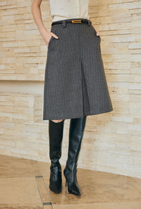 Petite Studio's Cyrillar Black and Golden Buckle Thin Leather Belt
