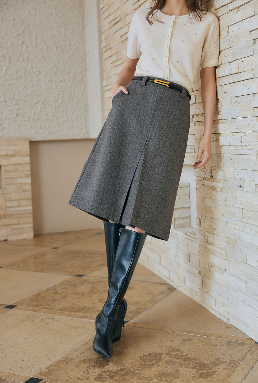 Petite Studio's Cyrillar Black and Golden Buckle Thin Leather Belt
