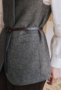 Petite Studio's Ezio Dark Brown Thin Knotted Leather Belt