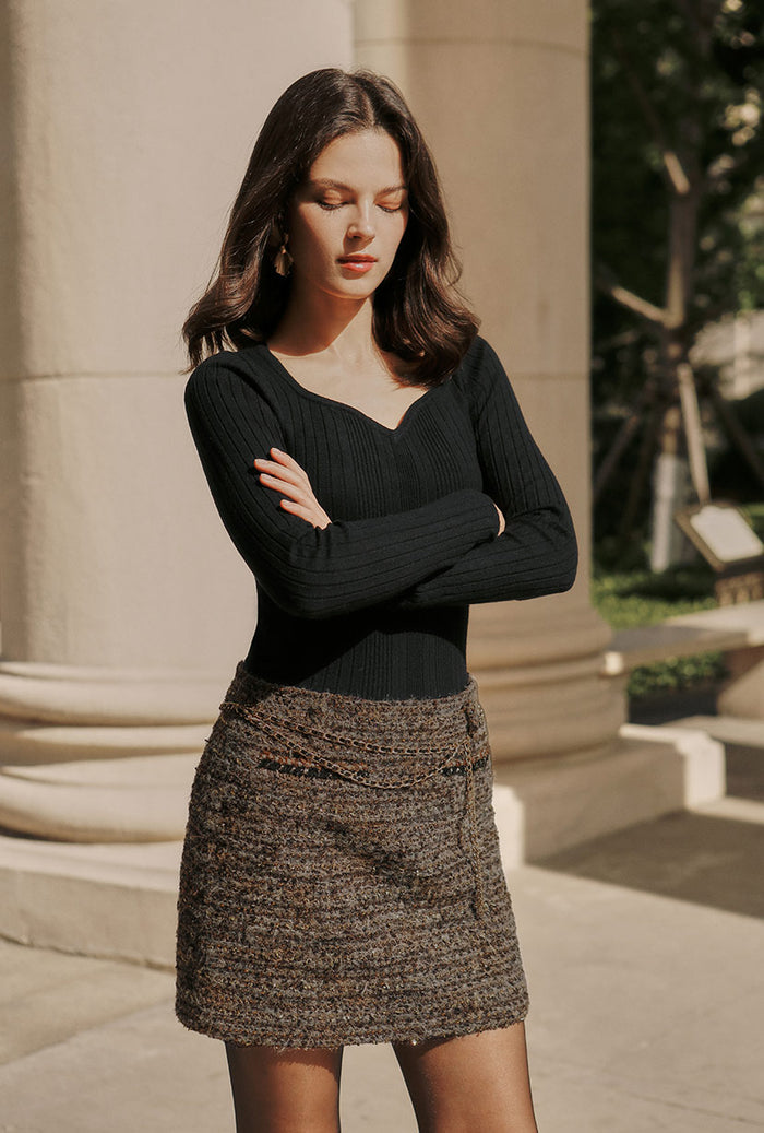 Petite Studio's Black and Gold Waist Chain