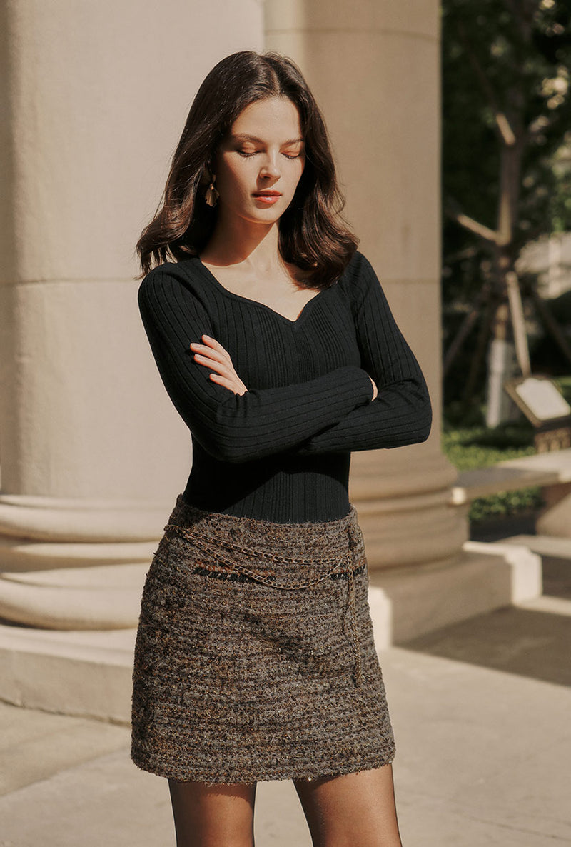 Petite Studio's Black and Gold Waist Chain