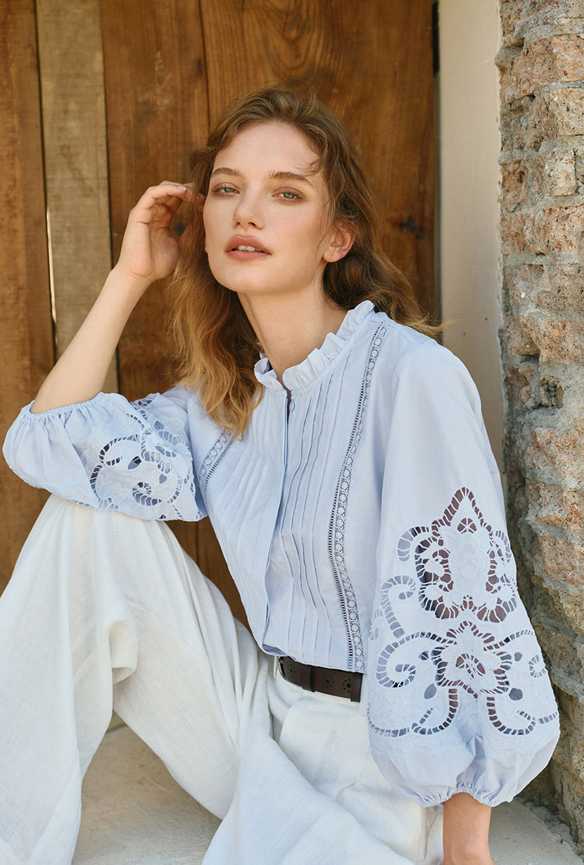 専用です。L'Appartement C/N Gahter Blouse Petite Studio's Chandler Cotton Blouse in Sky - Petite Clothing
