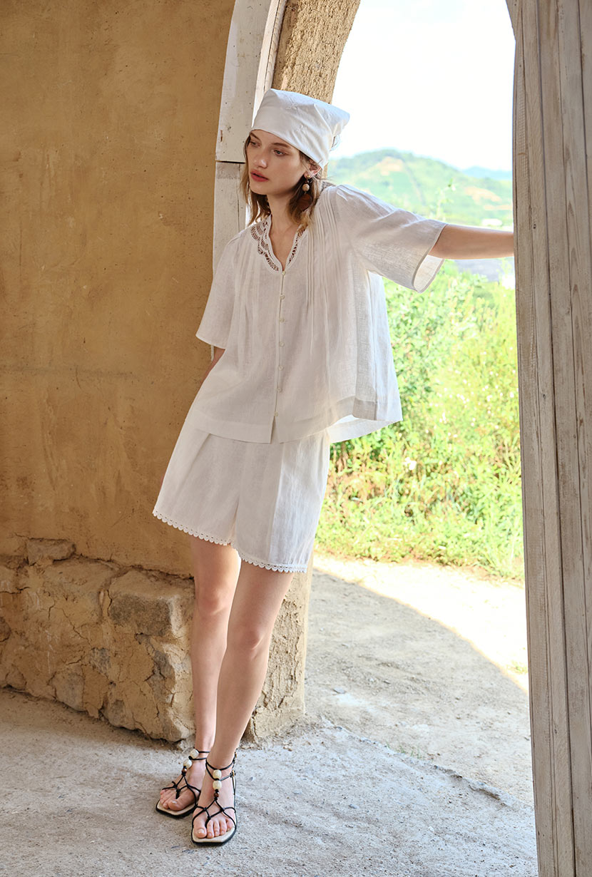 Petite Studio's Callie Linen Blouse in White 