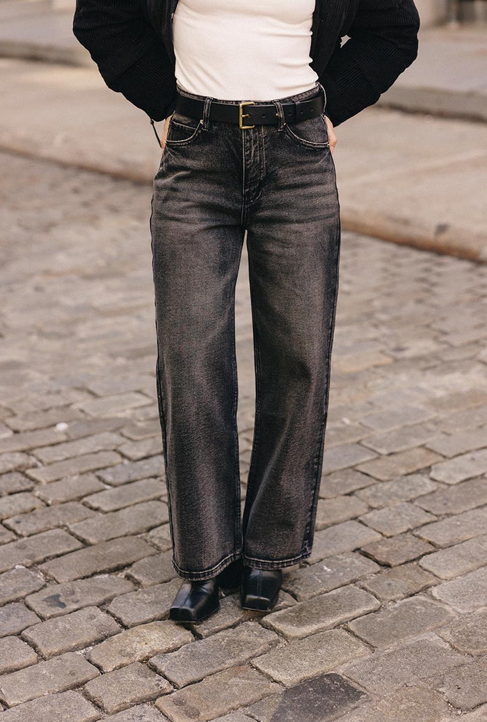 Petite Studio's Cayden Mid Rise Straight Leg Jeans in Charcoal 