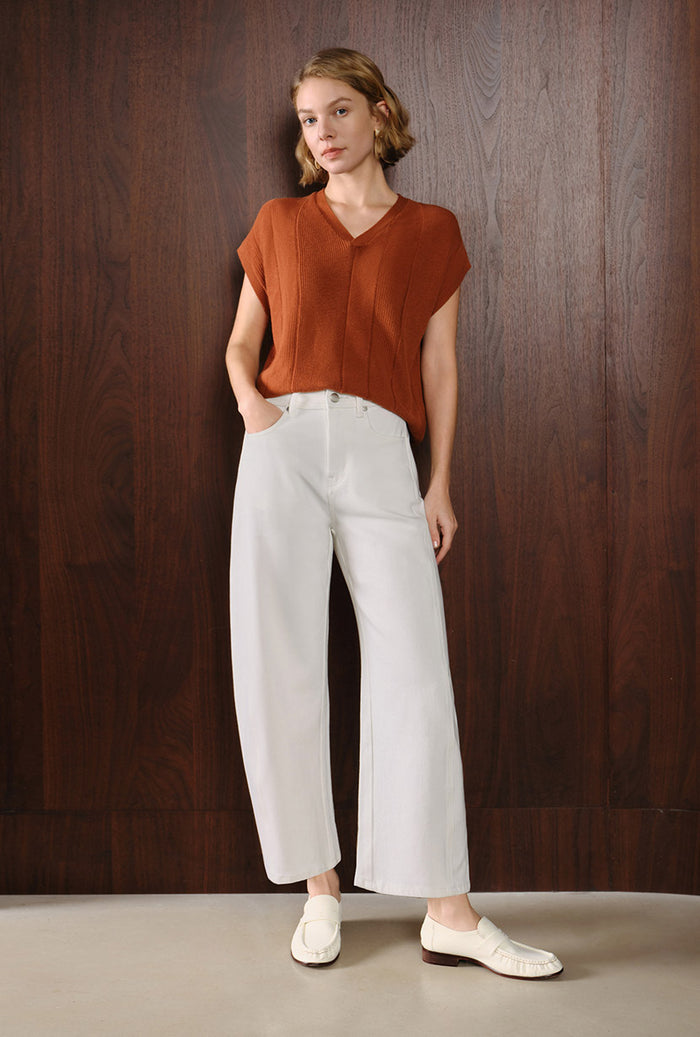 Petite Studio's Evie Mid-Rise Barrel Jeans in White 