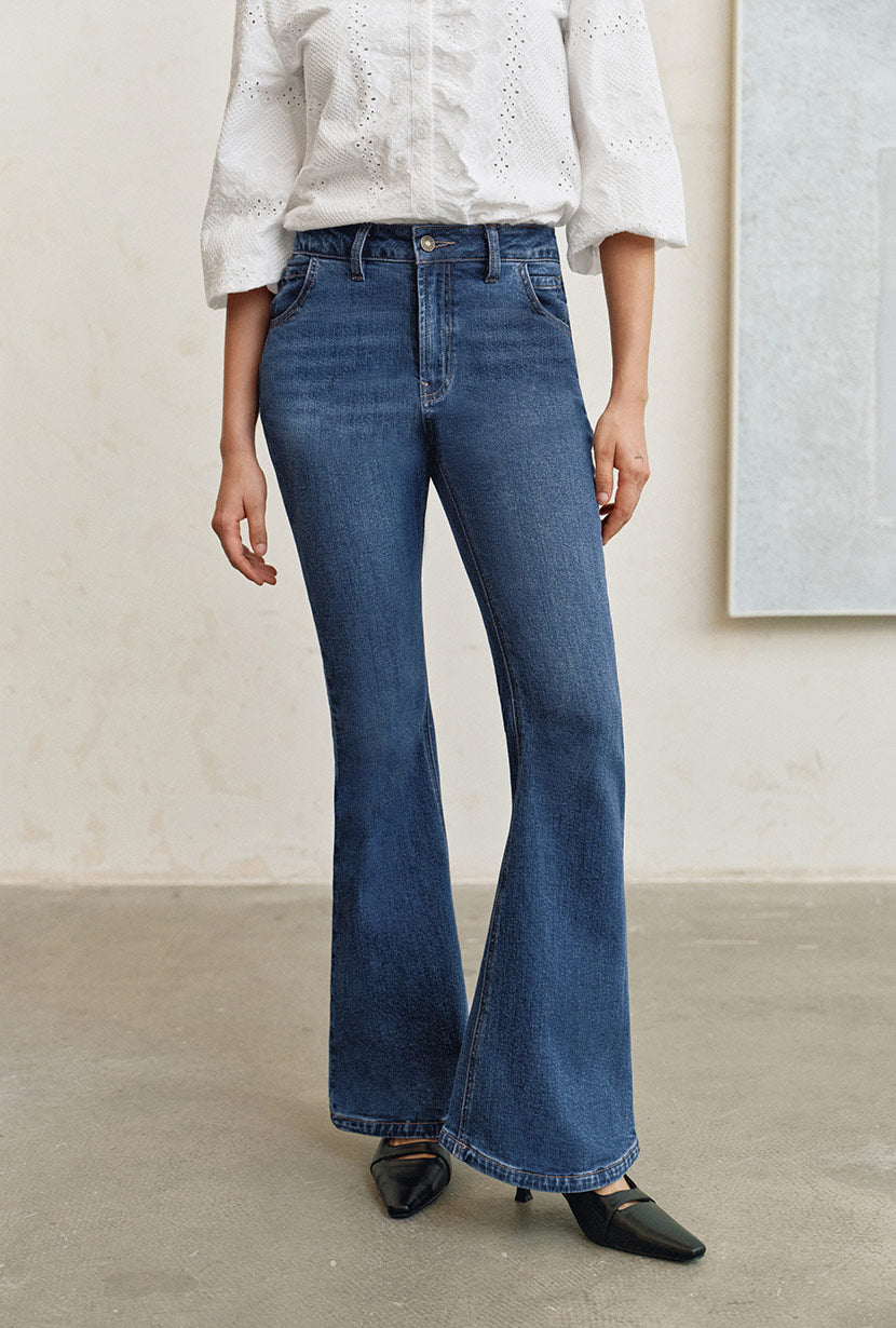 Petite Studio's Asher Mid-Rise Flared Jeans in Vintage Blue